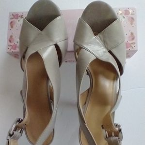 Michael kors hells size 10